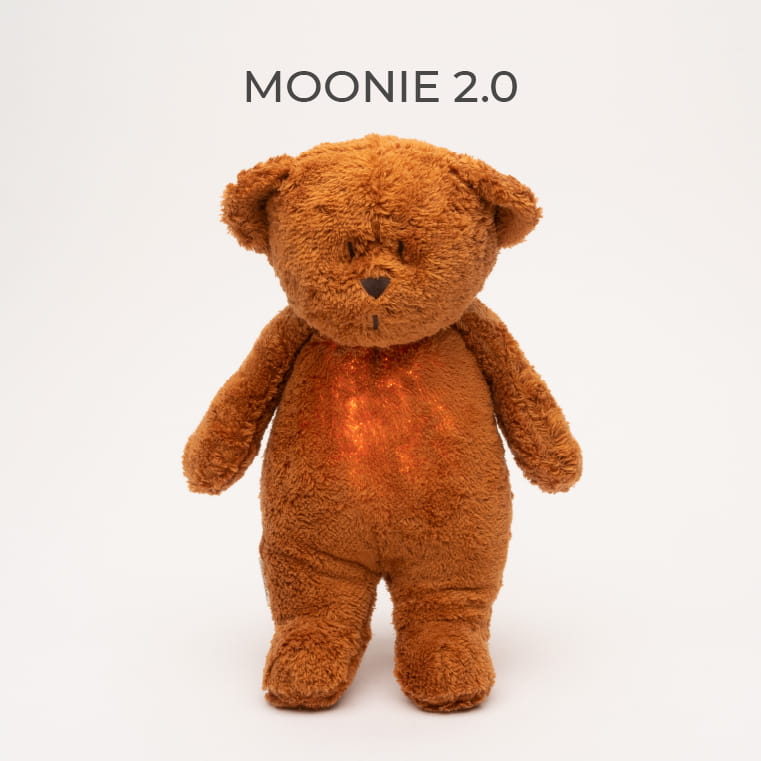 Jucarie muzicala cu lampa incorporata Moonie 2.0 – Bear Caramel