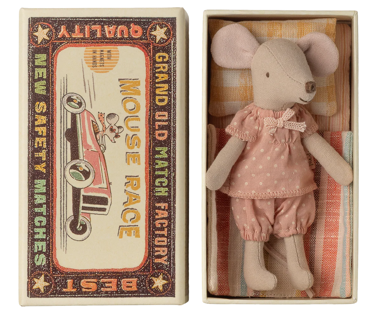 Jucarie textila Big Sister Mouse in Matchbox Maileg